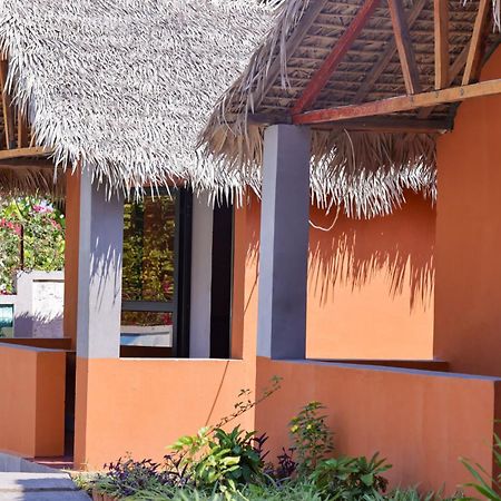 Le Jardin Des Delices Hotel Mahajanga Buitenkant foto