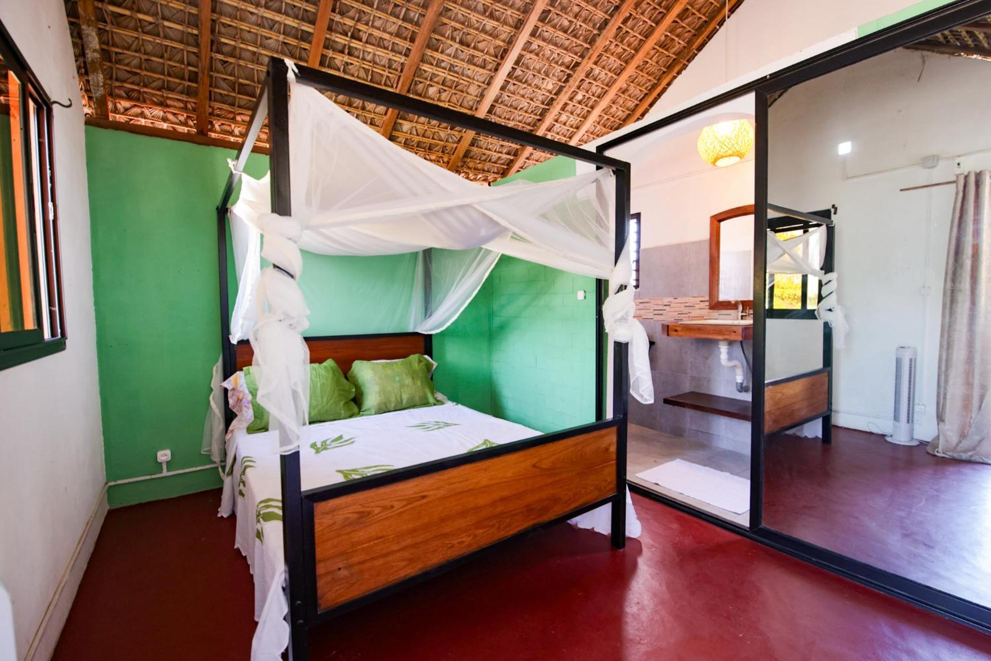 Le Jardin Des Delices Hotel Mahajanga Buitenkant foto
