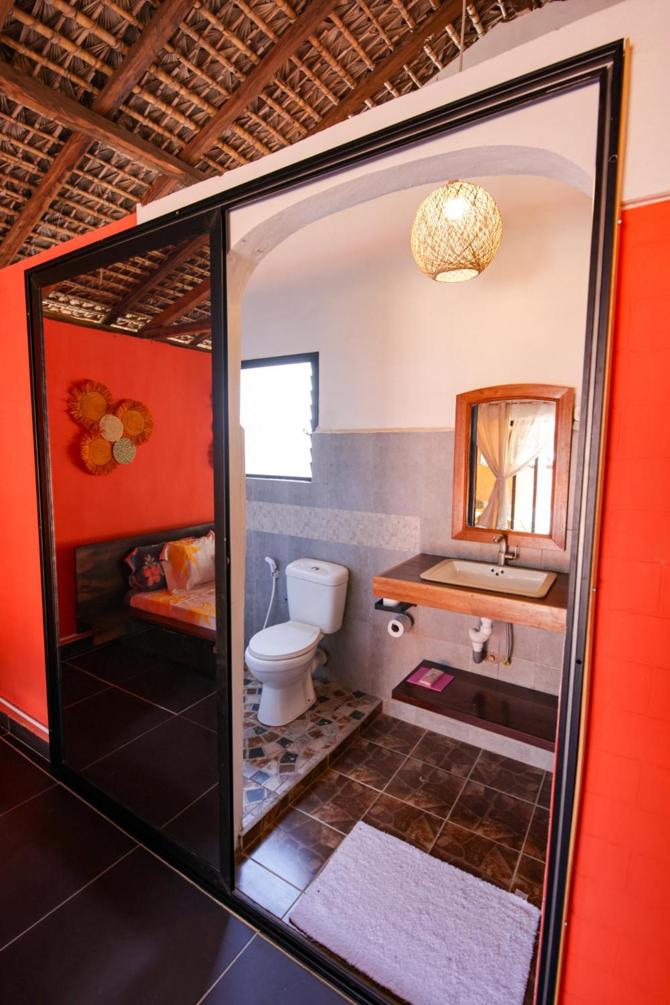 Le Jardin Des Delices Hotel Mahajanga Buitenkant foto
