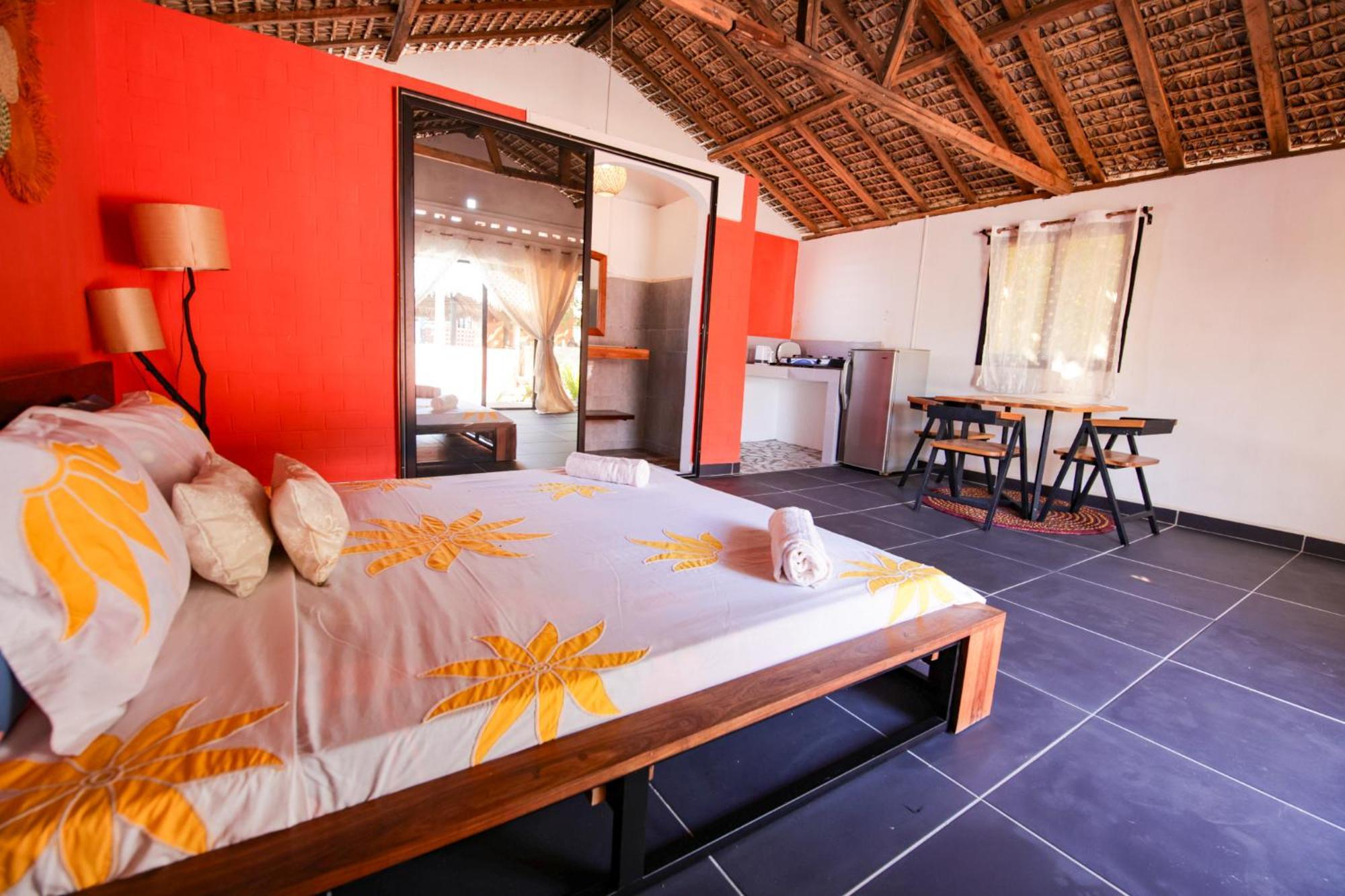 Le Jardin Des Delices Hotel Mahajanga Buitenkant foto